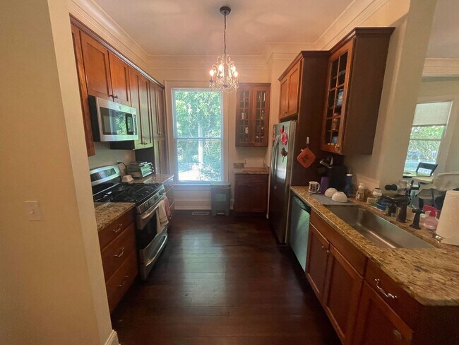 Foto del edificio - Lovely first floor 2 bedroom unit