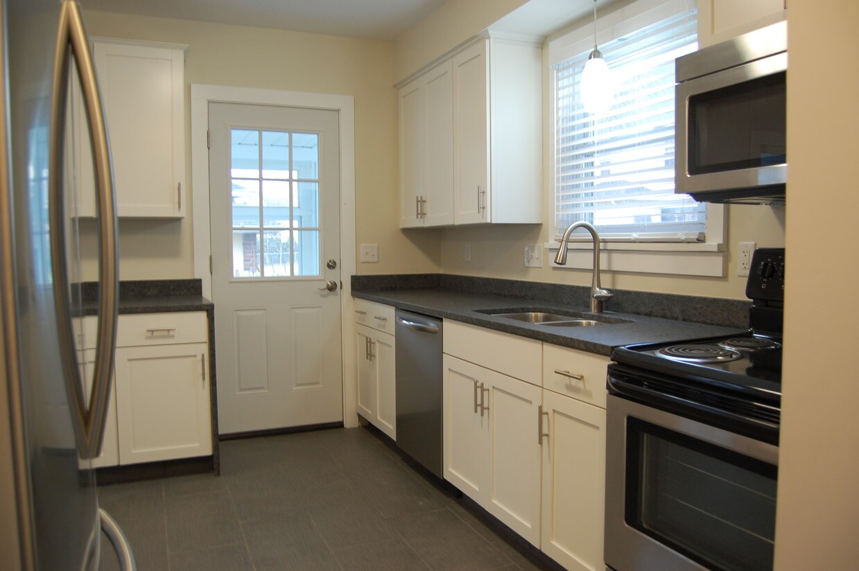 Primary Photo - 306 E Elm St