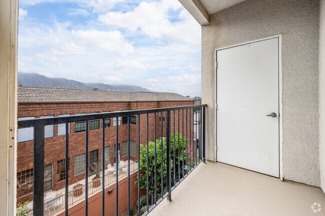 1BR, 1BA - 694SF - Balcony - Burbank Senior Artists Colony
