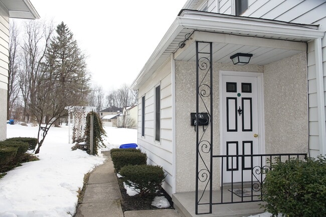 Building Photo - 226 Crane St