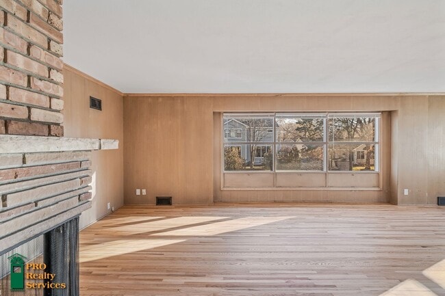 Building Photo - 4 Bedroom Home **Half Off 1 Month's Rent w...