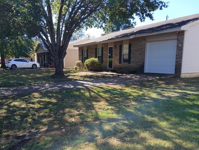 Building Photo - 188 Meadowick Dr