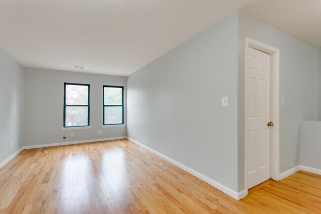 Building Photo - 401 Halsey St