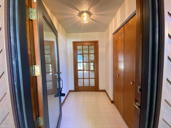 Building Photo - 3 br, 2 bath House - 1804 Barrington Drive