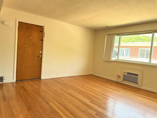 Foto del edificio - 27W154 Cooley Ave