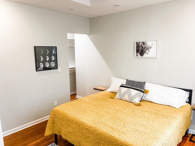 Building Photo - Furnished 2 bed 1 bath on 38th