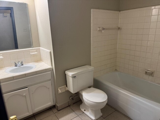 Building Photo - 908 Redstone Ln