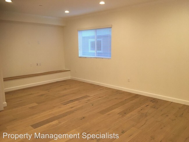 Building Photo - 2 br, 2.5 bath House - 4546 Apricot Road #A