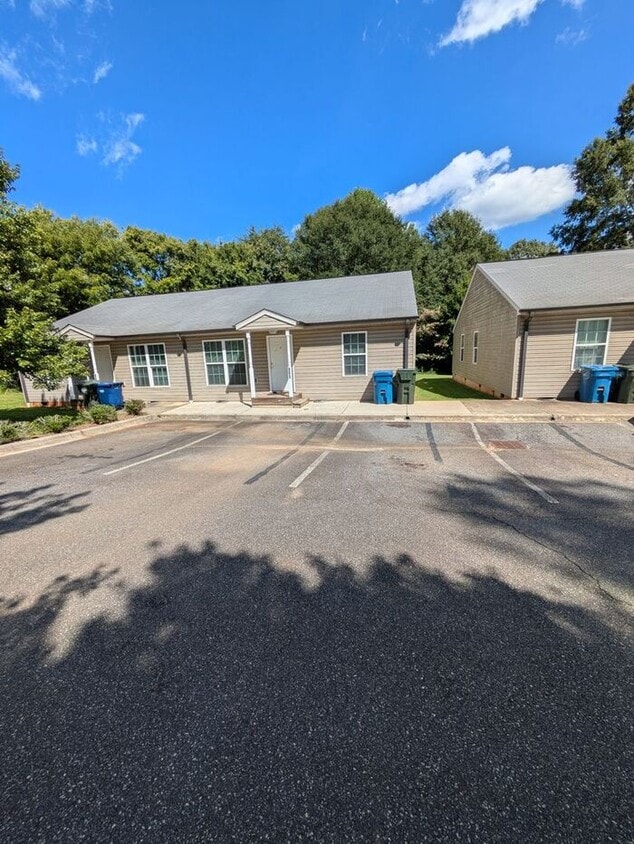 Primary Photo - 3BD/2BA Unit in Hickory