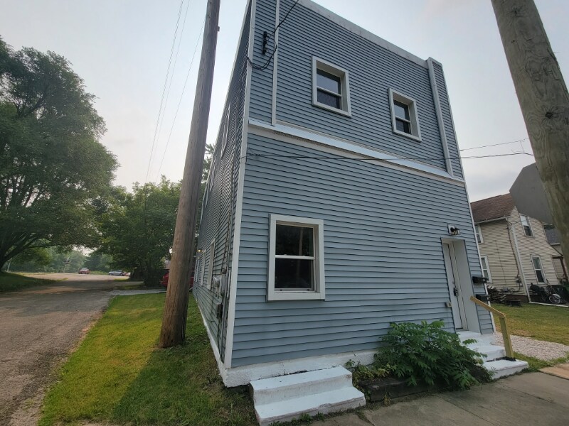 365 Wunderlich Ave Unit 2, Barberton, OH 44203 Room for Rent in