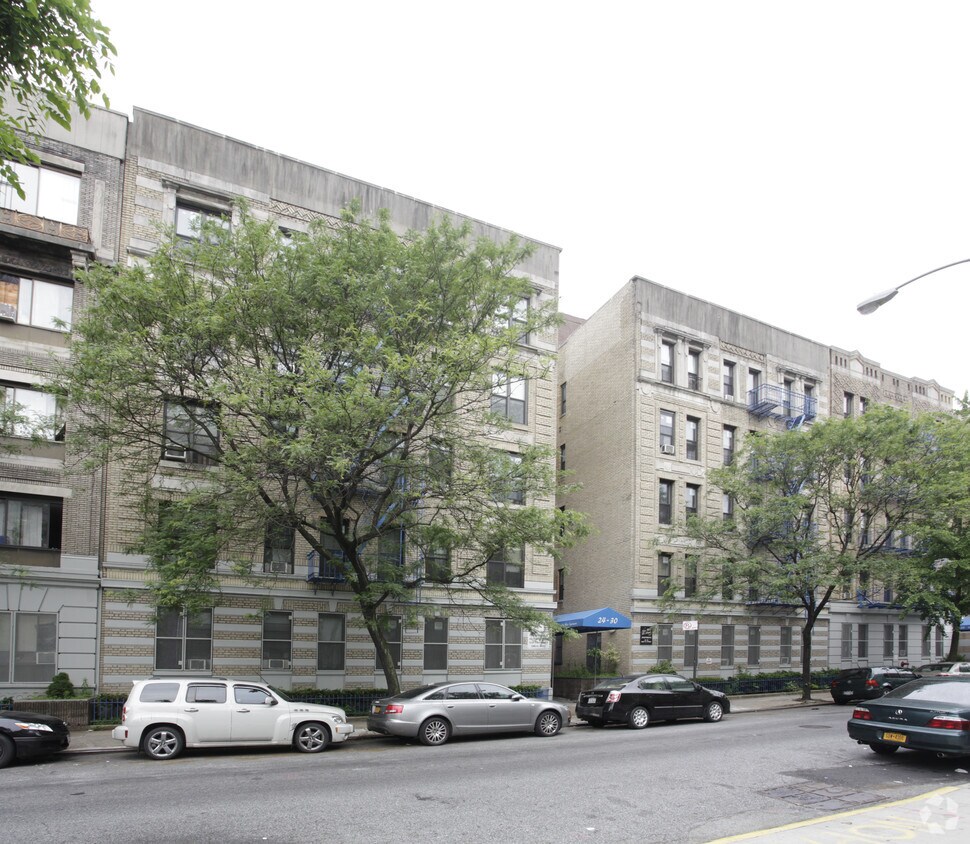 Foto del edificio - 24-30 W 111th St