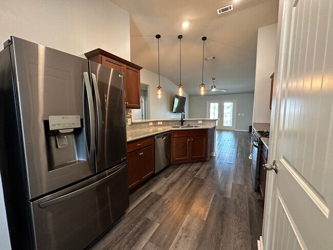 Building Photo - 3 bedroom 2 bath home in Whisper Creek wit...