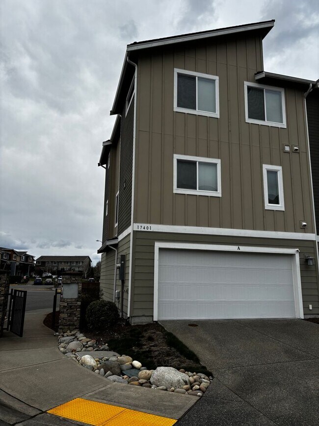 Foto del edificio - Wonderfully maintained Sunrise Townhome