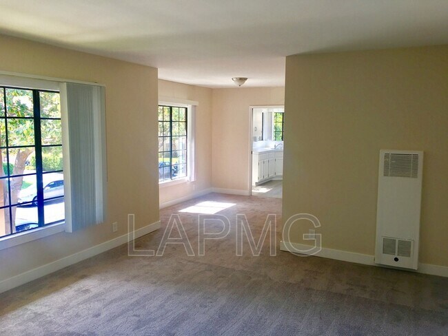 Foto del edificio - 108 N Kenwood St