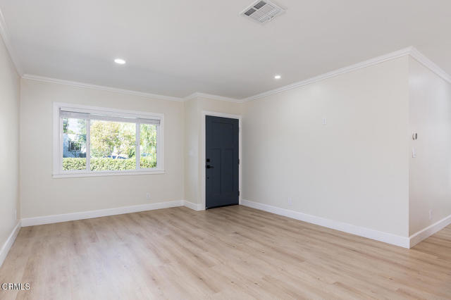 Building Photo - 550 MacDonald St