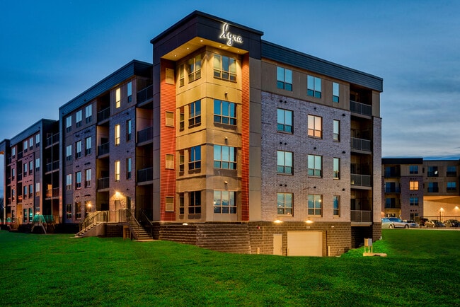 Building Photo - Lyra