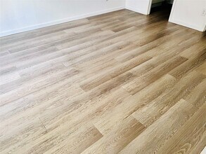 Building Photo - 9797 Leawood Blvd