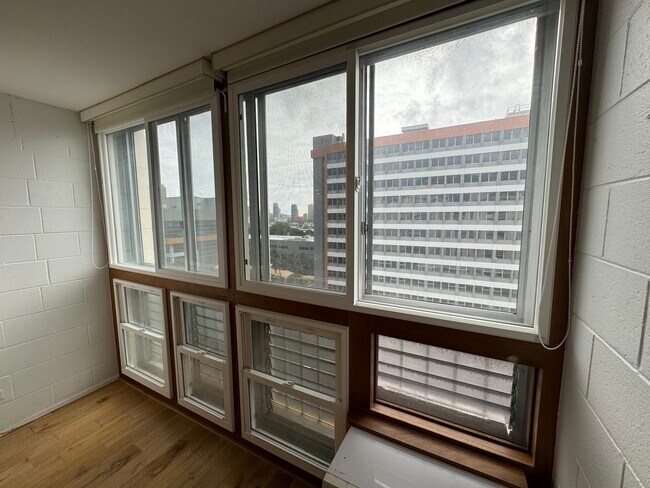 Building Photo - 1415 Punahou St