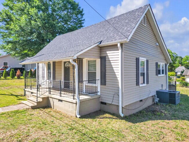 Foto del edificio - Cozy & Convenient 2BR, 1.5BA Greer Rental Near Downtown! $1,300/mo rent