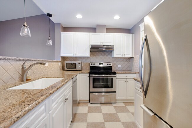 Building Photo - Kent Condo
