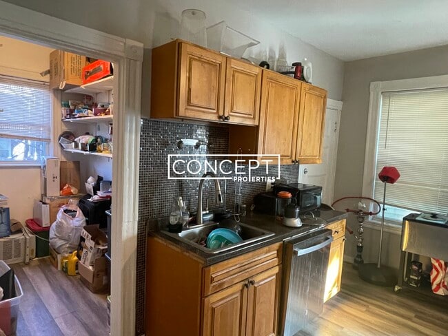 Building Photo - 65 Hillside St