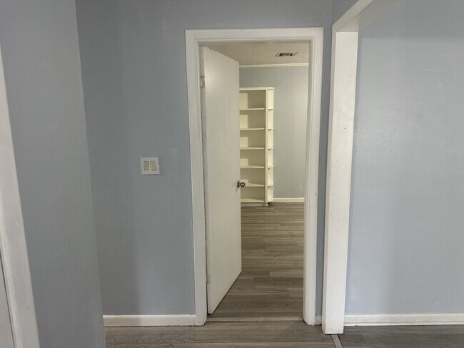 Foto del edificio - 2833 Bellview Ave