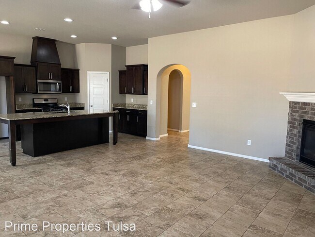 Building Photo - 4 br, 3 bath House - 9241 E 133rd Place S.
