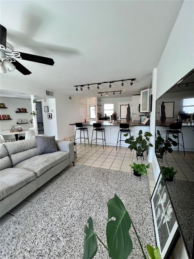 Foto del edificio - 3600 NE 170th St