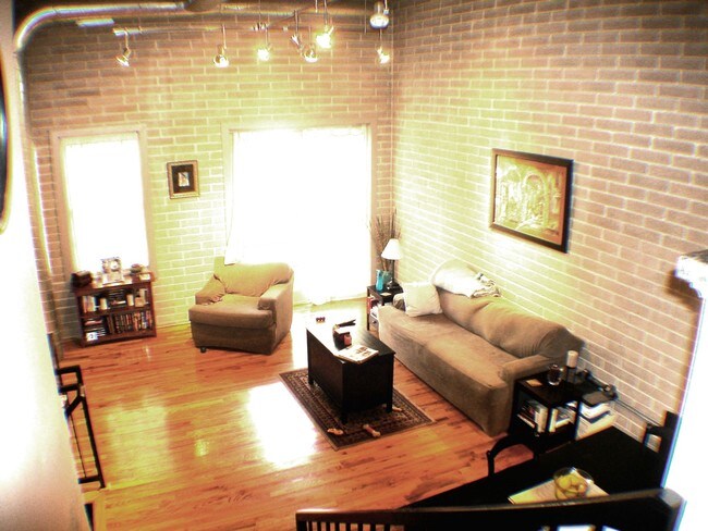 Foto del edificio - 3754 N Wilton Ave