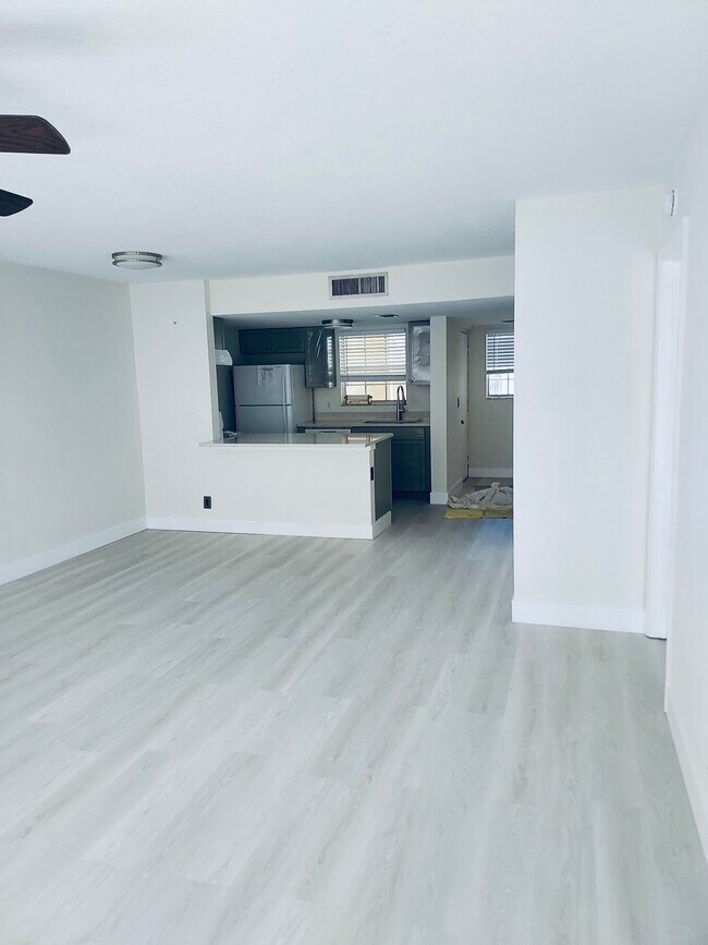 Building Photo - 6339 La Costa Dr