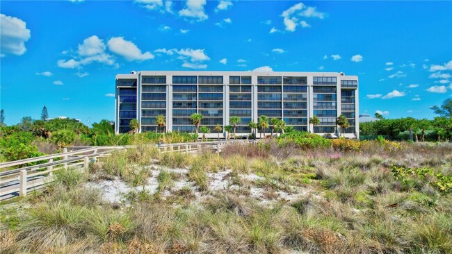 Foto del edificio - 420 Beach Rd