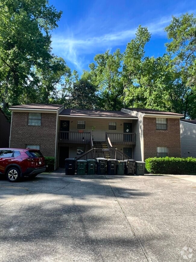 Building Photo - 2927 Woodrich Dr