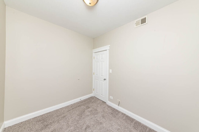 Building Photo - 4319 N Lawndale Ave