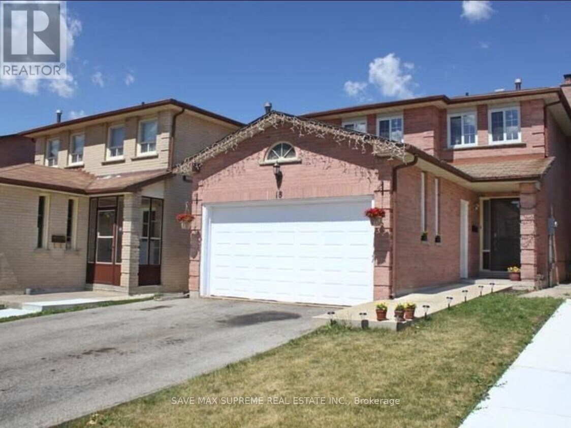 Primary Photo - 18 Bach Blvd