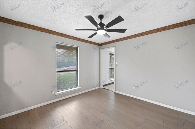 Foto del edificio - Spacious & Stylish 3/2 Gem Near the Lake!