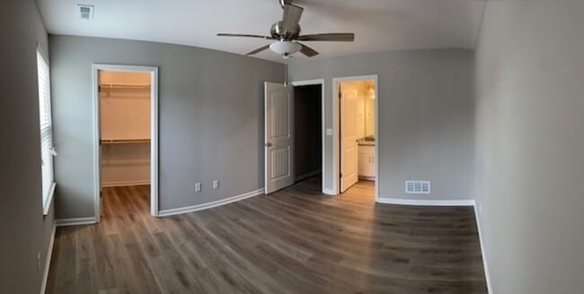 Building Photo - 807 Pampas St