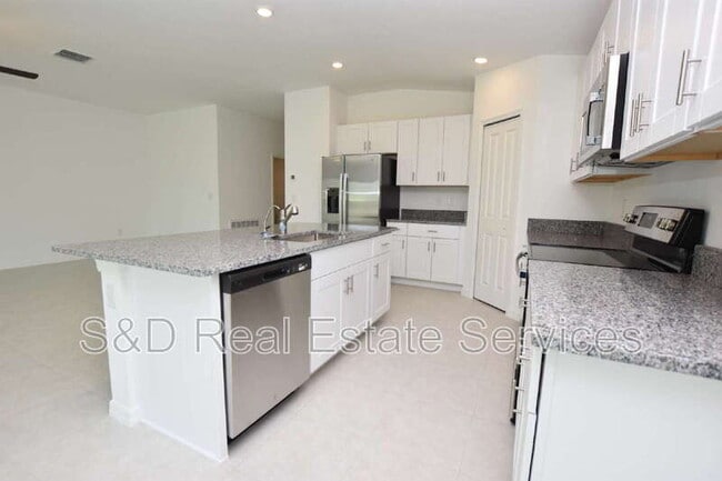 Building Photo - 1940 Red Lp