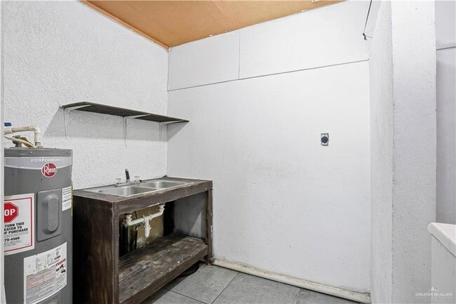 Building Photo - 8516 Hendrix Ave