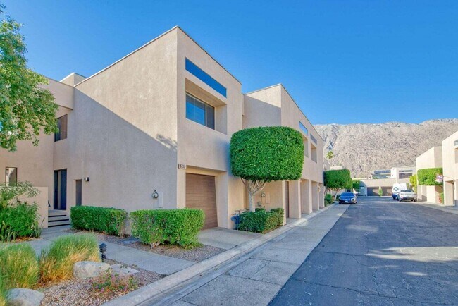 Building Photo - 867 Village Square S