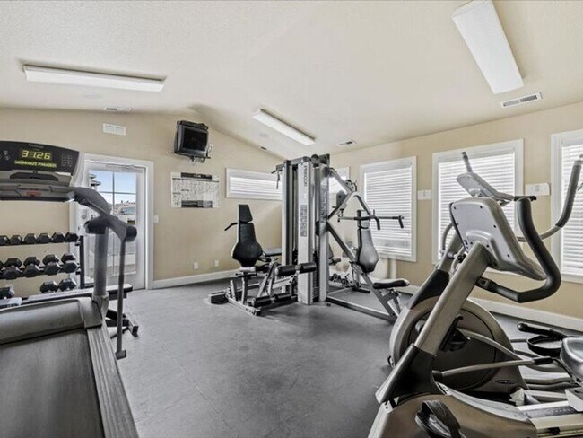 Foto del edificio - 6405 Chapel Hill Blvd