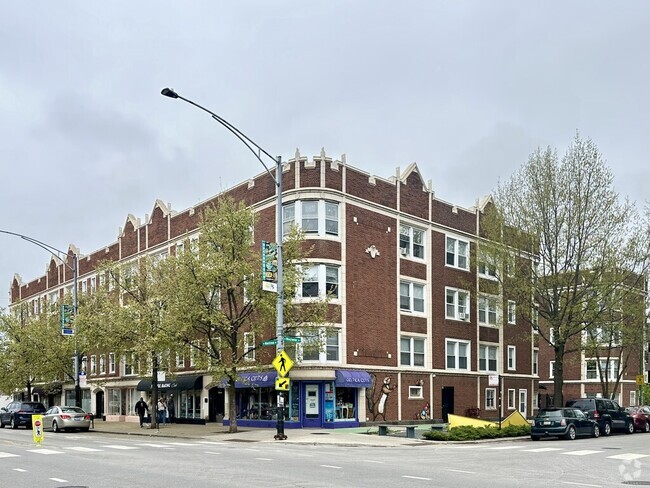Building Photo - 1946 W Montrose Ave