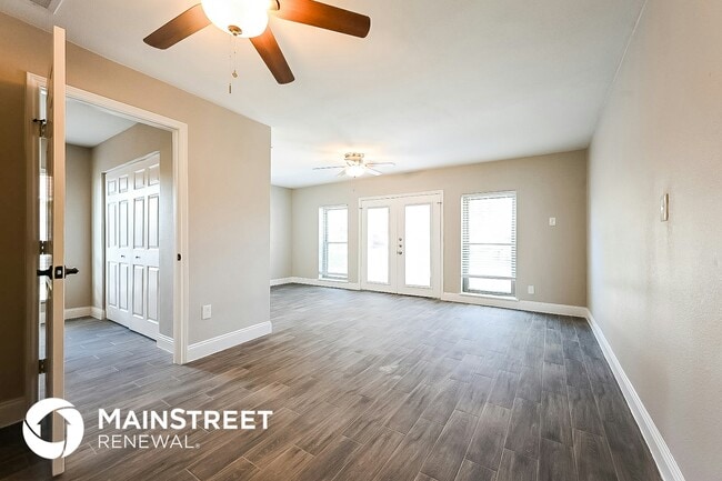 Building Photo - 524 E Lark Ct