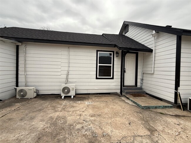 Building Photo - 2909 King St