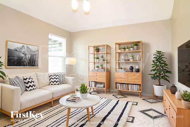 Building Photo - 9400 S Country Club Dr