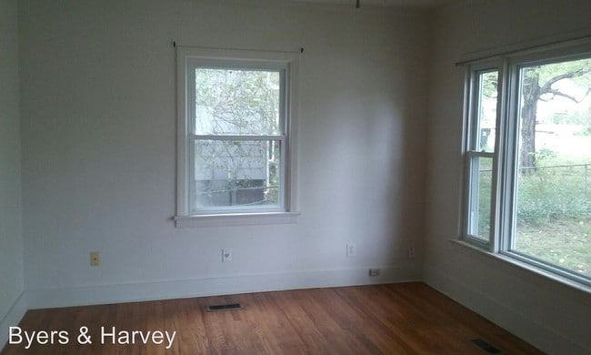 Building Photo - 2 br, 1 bath House - 725 Monroe Street