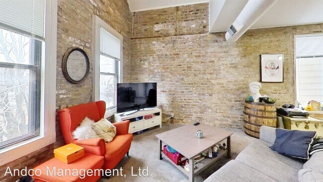Foto del edificio - 2052 W Webster Ave