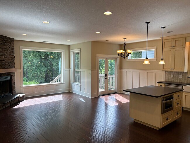 Foto del edificio - One Level and Backs To Greenspace