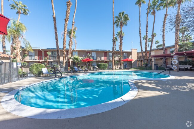 Piscina resplandeciente - Maryland Park Apartments