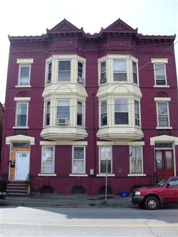 Primary Photo - 737-739 River St