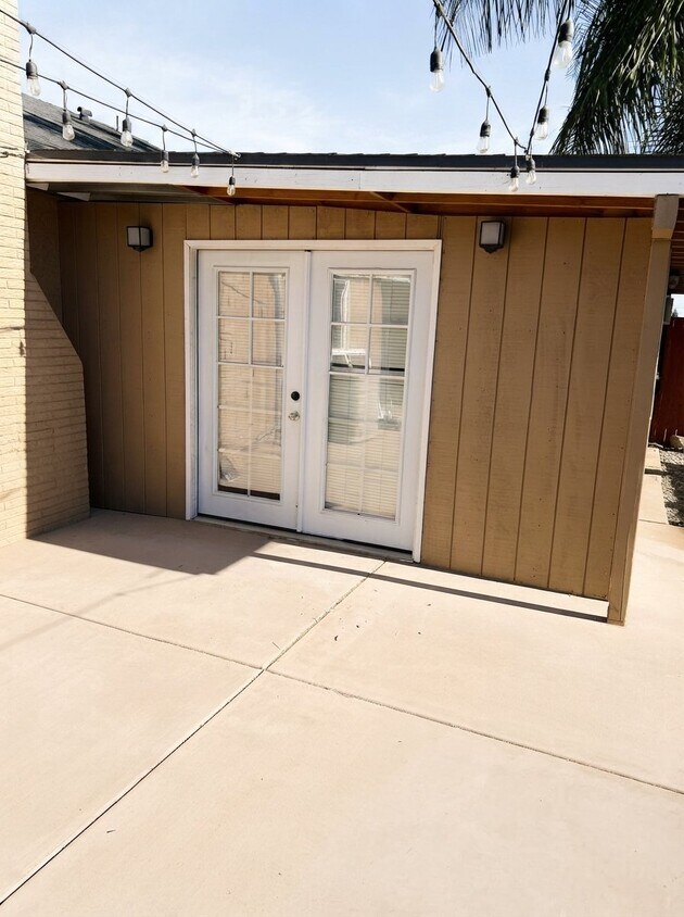 Building Photo - 1453 Springvale St